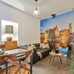 Huswell - Charming Getaway In The Historical Center Herberg Brugge