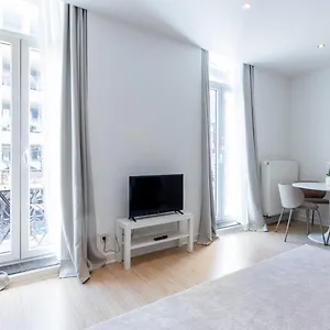Apartamento Bright, Spacious & Perfectly Located In The Heart Of